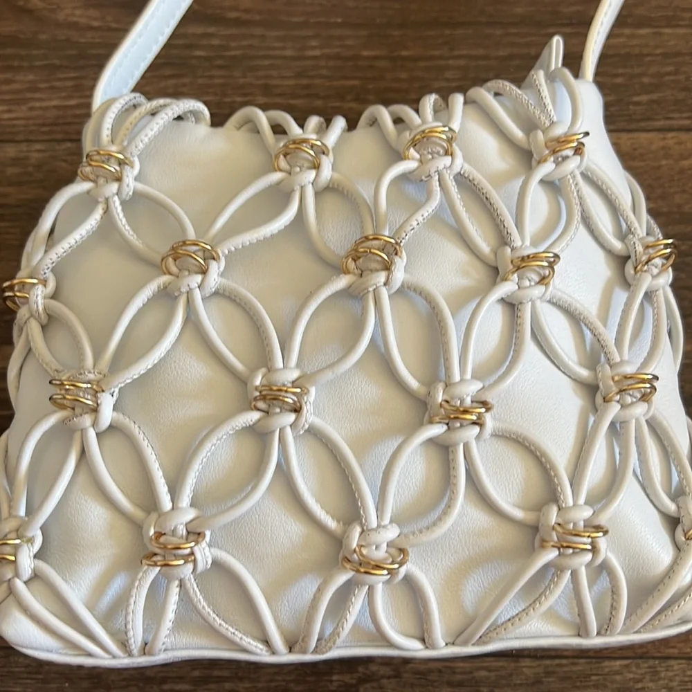 JADE WHITE - Picture 3 of 6